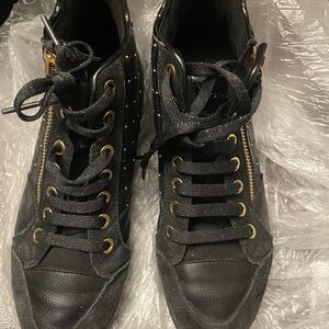 Geox Black laced with zipper Sneakers high top with Gold Accents